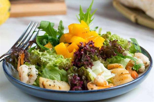 羽衣甘蓝能做蔬菜沙拉吗,羽衣甘蓝做沙拉要焯水吗