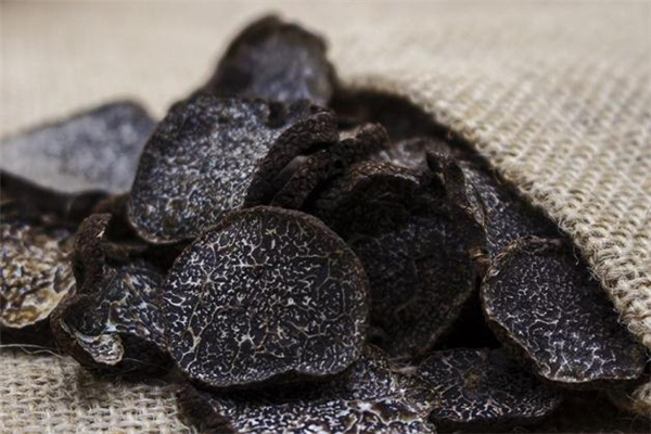 黑松露泡酒多久可以喝,黑松露泡酒功效多久能喝