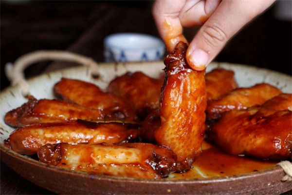 可乐鸡翅能放辣椒吗,可乐鸡翅可以放辣椒吗