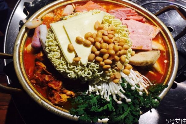 部队火锅是什么意思,部队火锅是什么味道