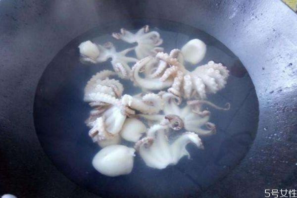 八爪鱼要煮多久才熟,怎样煮八爪鱼好吃还嫩