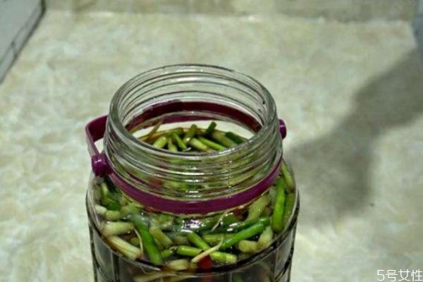 腌蒜苔的简单方法,腌制蒜苔的方法 腌蒜苔的简单方法,腌制蒜苔的方法