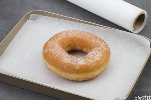 烘焙油纸的作用,烘焙油纸是什么材料做的 烘焙油纸的作用,烘焙油纸是什么材料做的