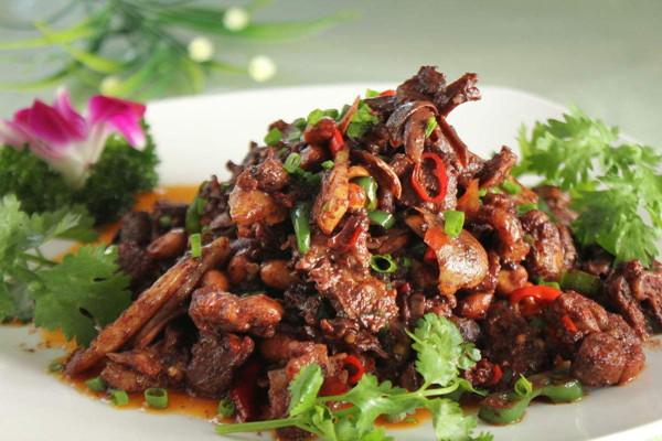 血鸭怎么做好吃又简单,湖南血鸭的做法最正宗的做法