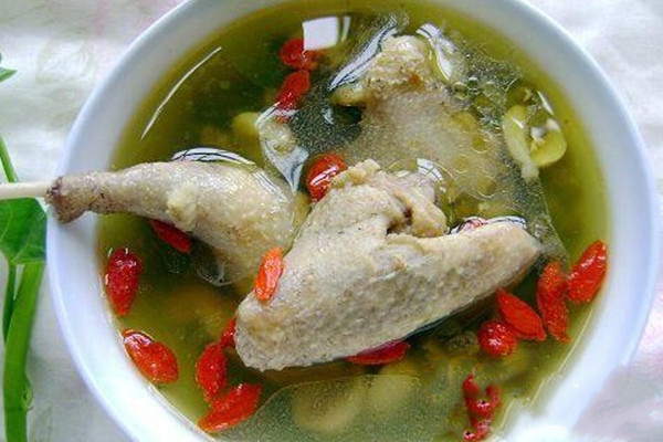 金银花炖鸽子汤功效,炖鸽子汤可以放藏红花吗