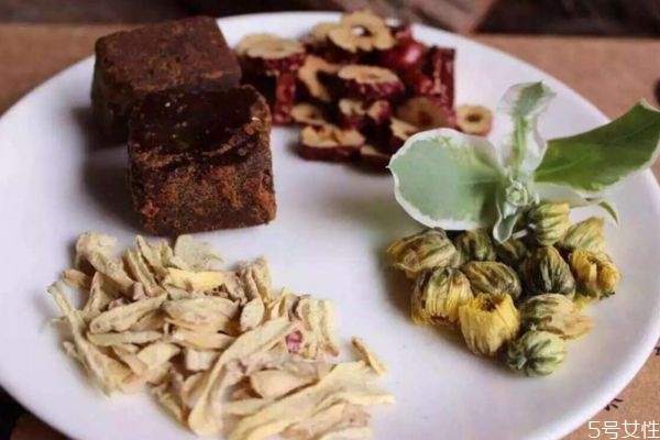 生姜和茶叶泡水喝有什么功效,喝姜茶的功效和作用