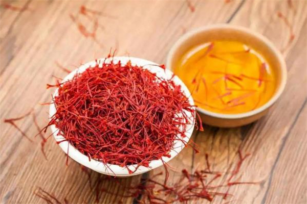 西红花和藏红花的区别在哪里,西红花和藏红花的区别图片