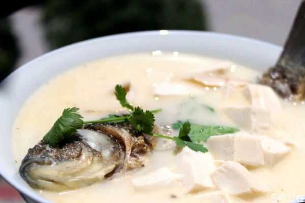 孕妇吃鲫鱼怎么做有营养,鲫鱼怎么做 孕妇