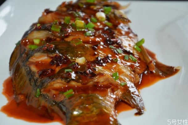 红烧鲫鱼的做法最正宗的做法,红烧鲫鱼的简单做法