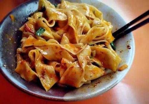 油泼面放蒜吗,油泼面不放蒜好吃吗