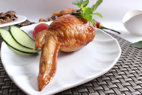 鸡翅包饭怎么去骨,鸡翅包饭怎么去骨头