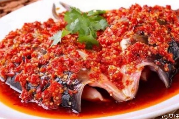 剁椒鱼头怎么做好吃又简单,剁椒鱼头怎么做好吃?