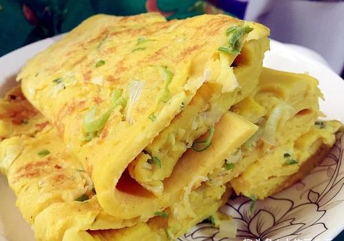 鸡蛋饼放油吗,家常油饼为何要放鸡蛋