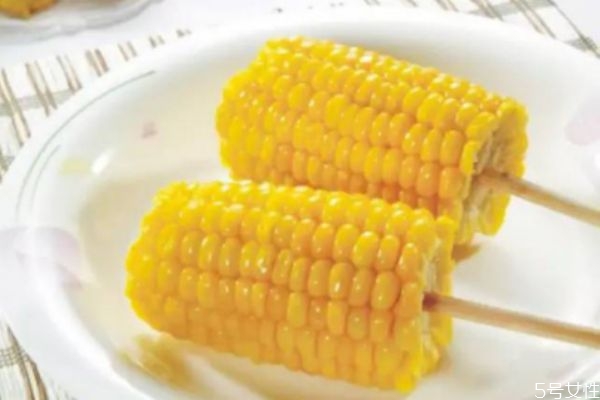 煮玉米冷水下锅还是热水煮多长时间,煮玉米冷水下锅还是热水下锅
