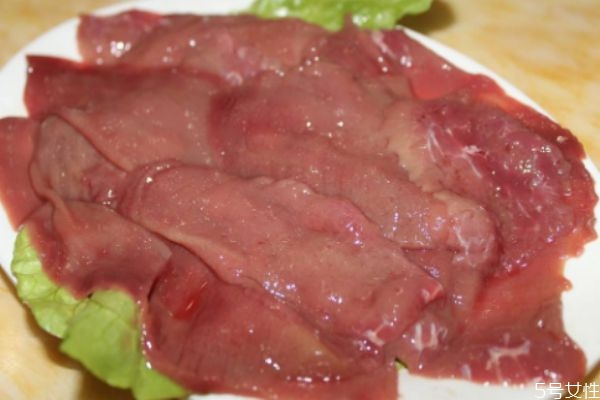 坐月子吃猪腰子有什么好处,月子期间吃猪腰有什么好处