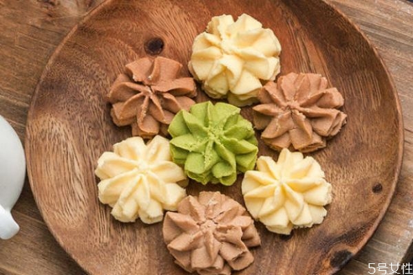 曲奇饼干的制作方法,曲奇饼干在家怎么做