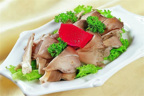 平菇表面有疙瘩还能吃吗,平菇上面长了疙瘩