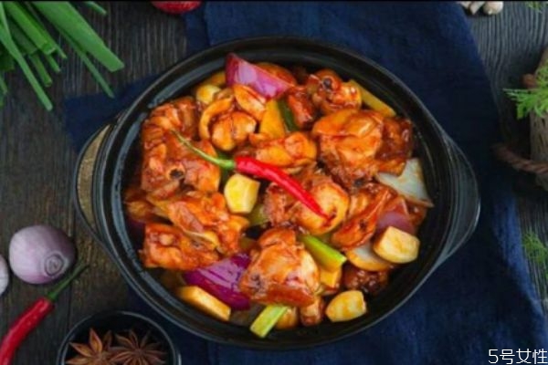 鸡公煲怎么烧好吃,正宗黄焖鸡的制作方法