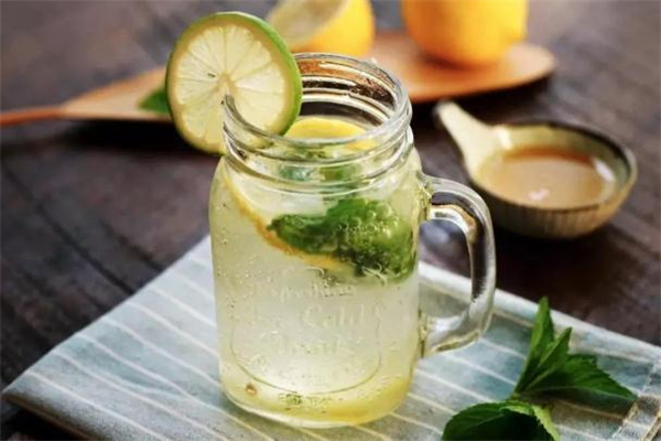 长期喝苏打水对身体有哪些影响?,长期喝小苏打水有什么副作用 长期喝苏打水对身体有哪些影响?,长期喝小苏打水有什么副作用