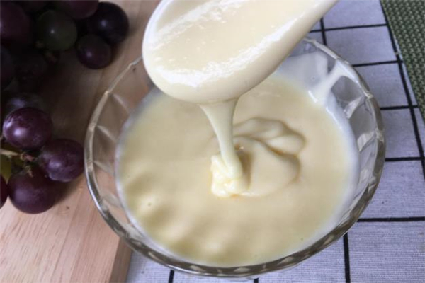 蛋黄沙拉酱热量高吗,蛋黄酱和沙拉酱哪个热量高