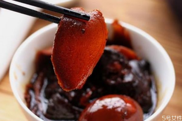 女人吃猪脚姜有什么好处,吃猪脚姜湿气太重