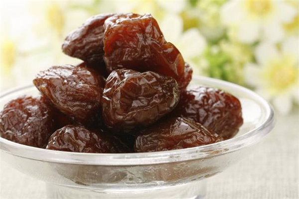孕妇可以吃李子蜜饯吗,蜜饯能多吃吗 孕妇可以吃李子蜜饯吗,蜜饯能多吃吗
