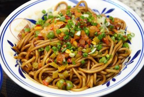 正宗的热干面是用黑芝麻酱吗,热干面的芝麻酱