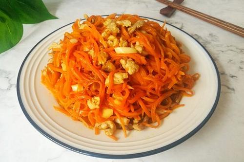 胡萝卜怎么炒好吃又简单的做法,胡萝卜烧牛肉怎么做