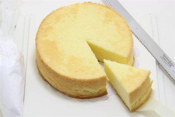 电饭煲做蛋糕可以不放油吗,电饭煲蛋糕材料里不放油可以吗