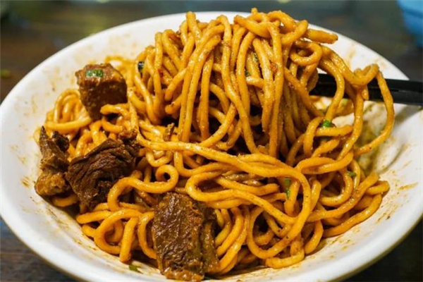 热干面和燃面哪个好吃,热干面和燃面有啥区别