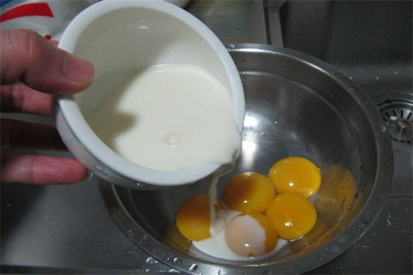 电饭煲做蛋糕要预热吗?,电饭煲蛋糕究竟要不要预热 电饭煲做蛋糕要预热吗?,电饭煲蛋糕究竟要不要预热