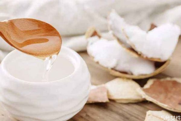 椰子油祛斑的使用方法,椰子油的最佳食用方法
