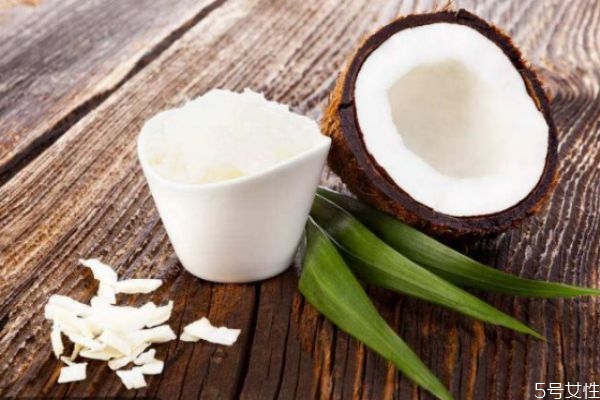 初榨椰子油和精炼椰子油的区别,椰子油精炼初榨哪个好 初榨椰子油和精炼椰子油的区别,椰子油精炼初榨哪个好