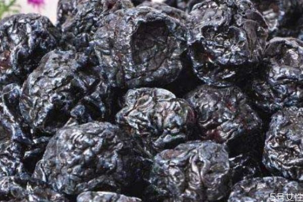 乌梅为啥外皮都是油,鲜乌梅为什么表面有油