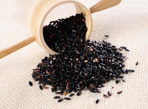 紫米和黑米哪个热量低,紫米和黑米和大米的区别哪个热量高