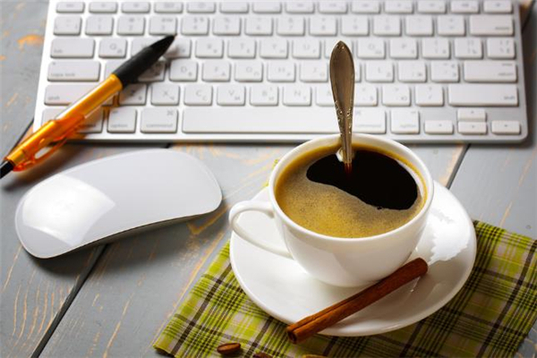 早上喝黑咖啡可以消肿吗,热的黑咖啡可以消肿吗