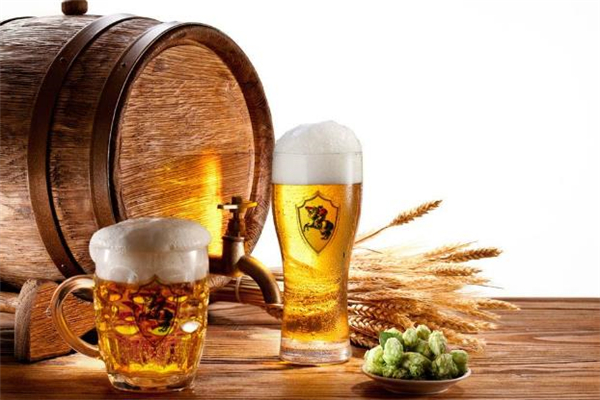 空腹喝啤酒的危害,空腹喝啤酒会怎么样