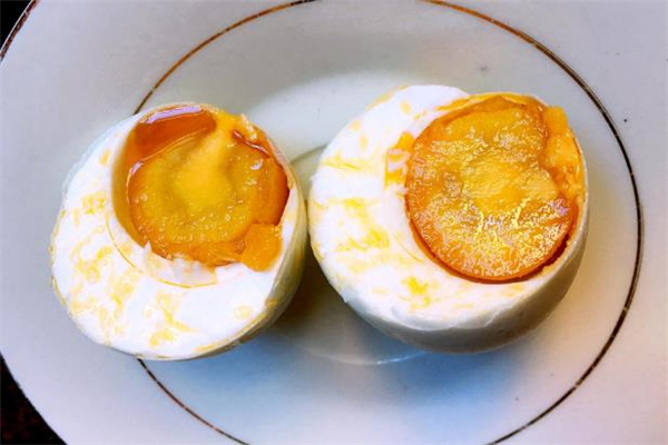 肝不好可以吃咸鸭蛋吗,肝病能吃咸鸭蛋吗 肝不好可以吃咸鸭蛋吗,肝病能吃咸鸭蛋吗