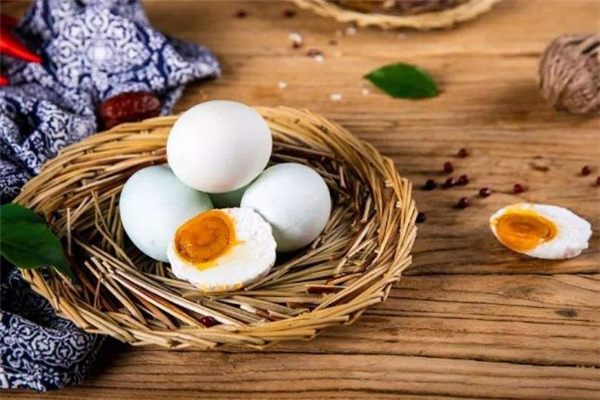 做咸鸭蛋怎样做才好吃,咸鸭蛋怎样做最好吃