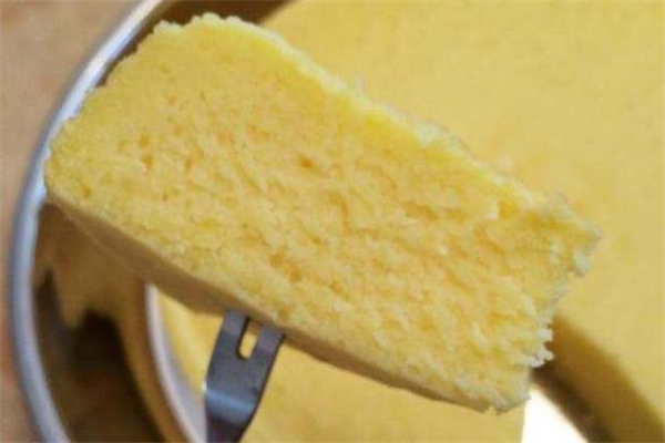 电饭锅做蛋糕不蓬松是怎么回事,电饭锅做的蛋糕不够蓬松是怎么回事