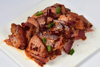 卤牛肉要放多少盐,卤牛肉是先放盐还是后放盐