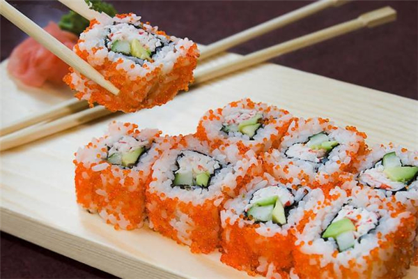 冬天寿司可以隔夜吃吗,冬天寿司隔天了还能吃吗