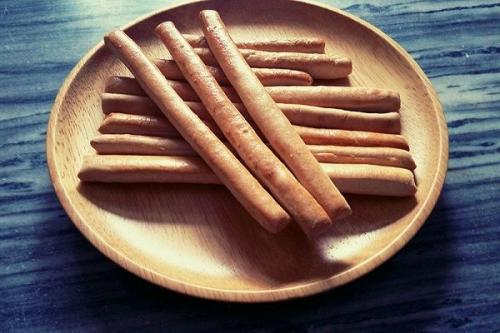 磨牙饼干好还是磨牙棒好,磨牙棒和磨牙饼干哪个好