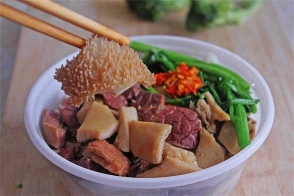 萝卜牛杂的做法及配方视频,萝卜牛杂的做法和配料