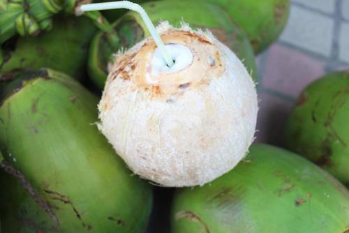 没有开椰器怎么开椰青图解,没有开椰器怎么开椰青?