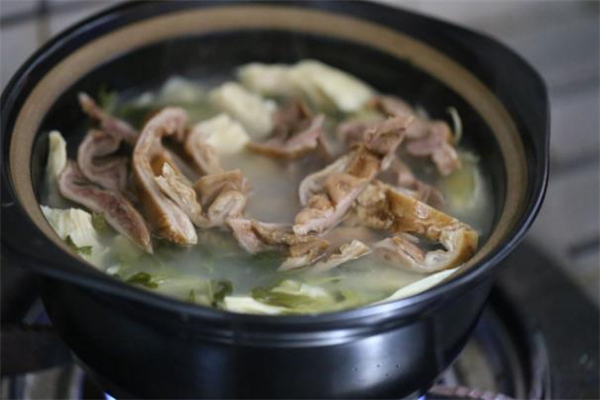 白果猪肚汤有什么功效,白果煲猪肚有什么功效