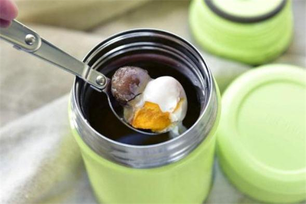 焖烧杯带饭怎么使用,焖烧杯可以带做好的饭吗