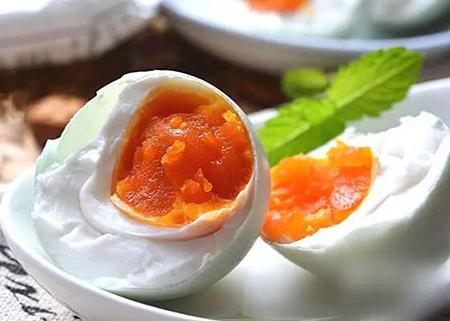 咸鸭蛋胆固醇高吗能吃蛋黄吗,咸鸭蛋胆固醇高吗 咸鸭蛋胆固醇高吗能吃蛋黄吗,咸鸭蛋胆固醇高吗