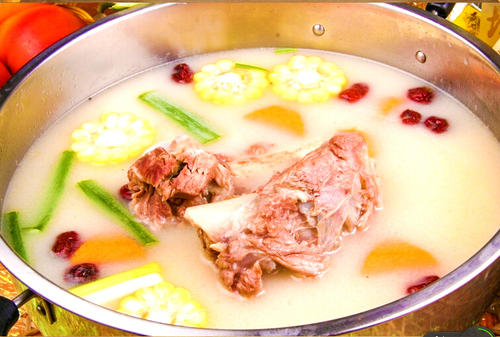 熬牛骨头放什么好吃,牛骨放什么煮好吃