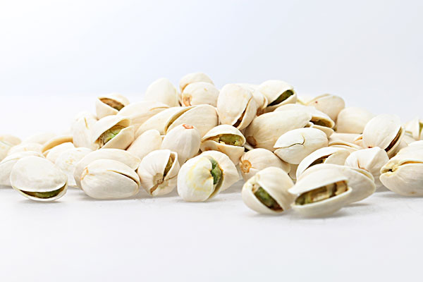 开心果仁黄了是坏了吗,开心果果仁发黄